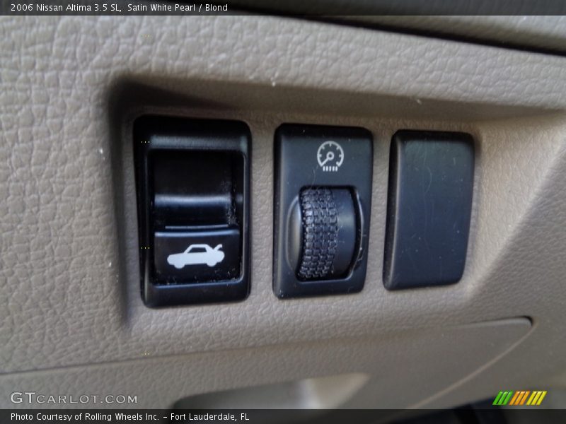 Satin White Pearl / Blond 2006 Nissan Altima 3.5 SL