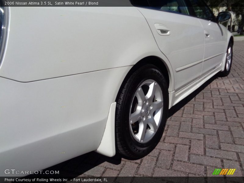 Satin White Pearl / Blond 2006 Nissan Altima 3.5 SL