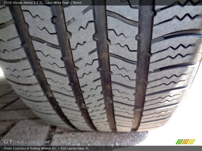 Satin White Pearl / Blond 2006 Nissan Altima 3.5 SL