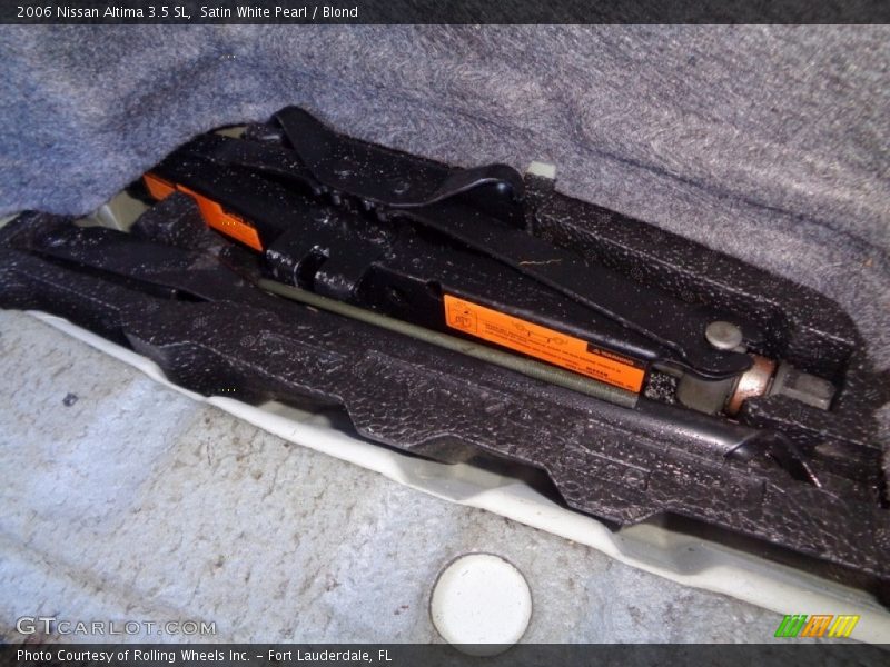 Satin White Pearl / Blond 2006 Nissan Altima 3.5 SL