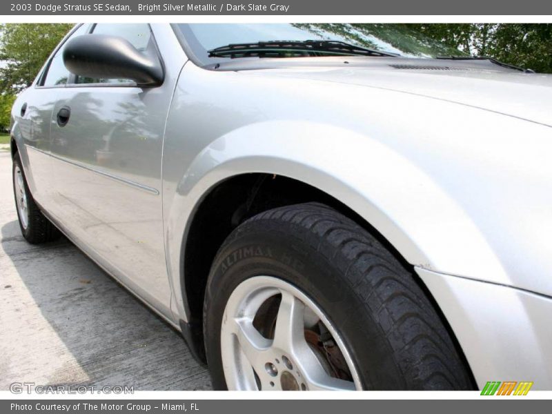 Bright Silver Metallic / Dark Slate Gray 2003 Dodge Stratus SE Sedan