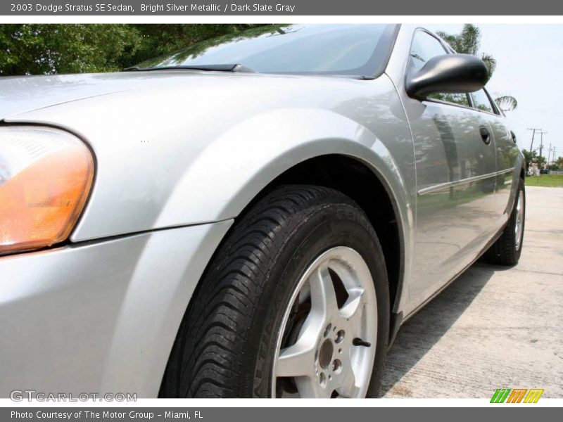 Bright Silver Metallic / Dark Slate Gray 2003 Dodge Stratus SE Sedan