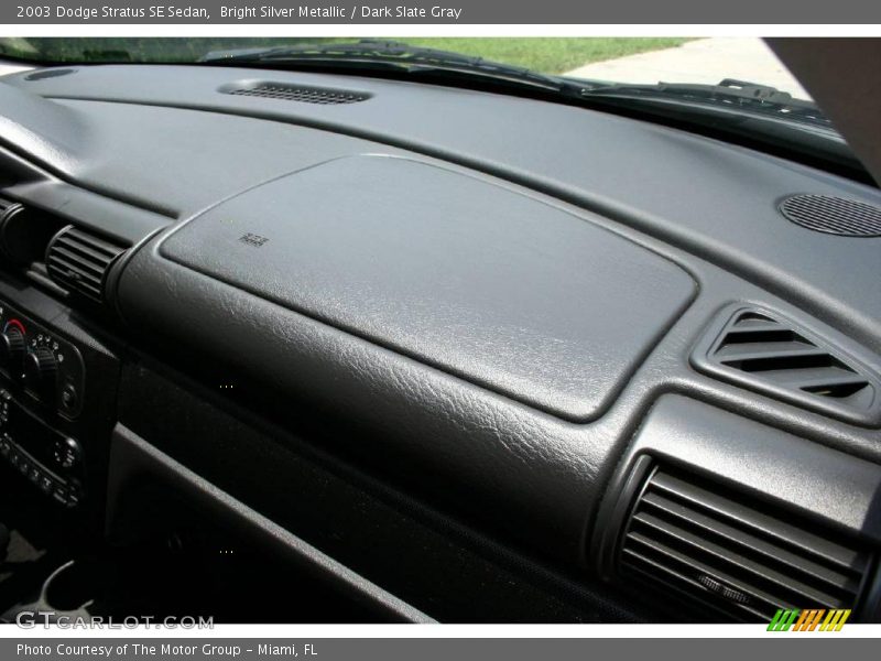 Bright Silver Metallic / Dark Slate Gray 2003 Dodge Stratus SE Sedan