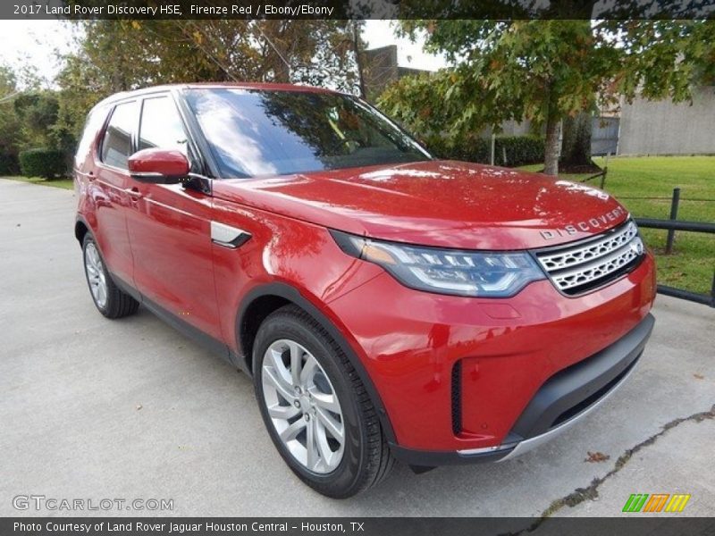 Front 3/4 View of 2017 Discovery HSE