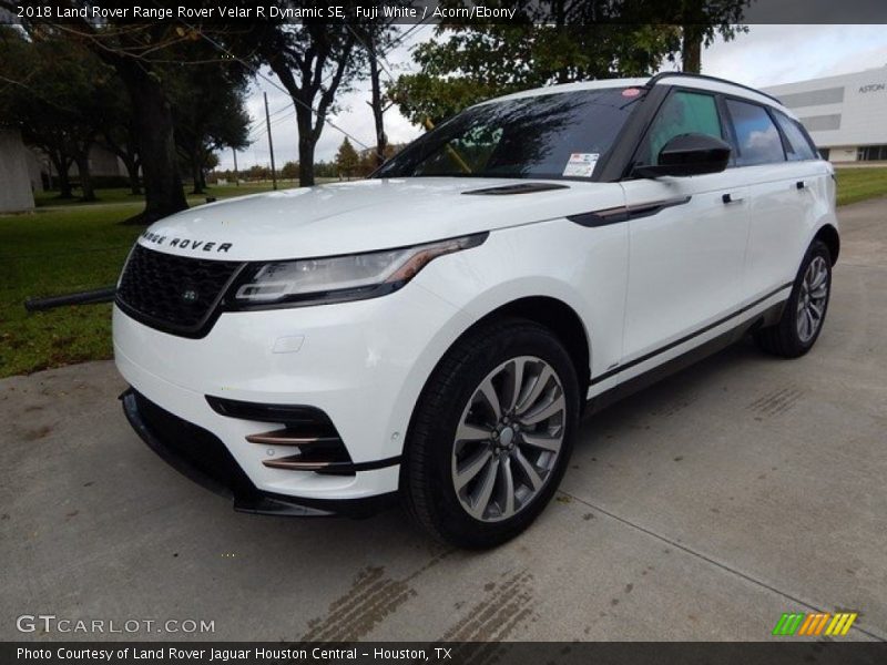 Front 3/4 View of 2018 Range Rover Velar R Dynamic SE
