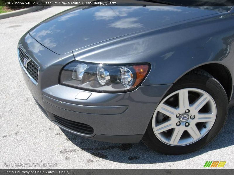 Titanium Gray Metallic / Dark Beige/Quartz 2007 Volvo S40 2.4i
