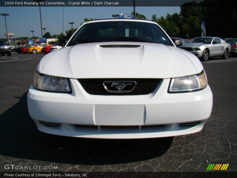 Crystal White / Dark Charcoal 2000 Ford Mustang V6 Convertible