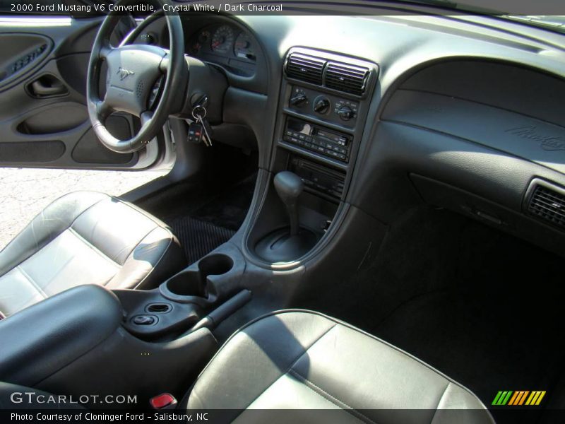 Crystal White / Dark Charcoal 2000 Ford Mustang V6 Convertible