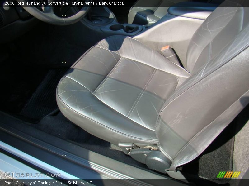 Crystal White / Dark Charcoal 2000 Ford Mustang V6 Convertible