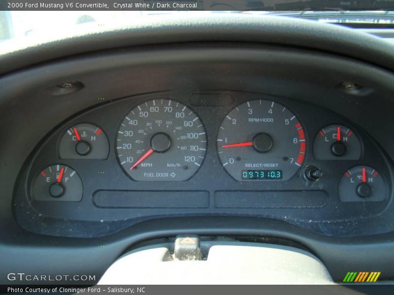 Crystal White / Dark Charcoal 2000 Ford Mustang V6 Convertible