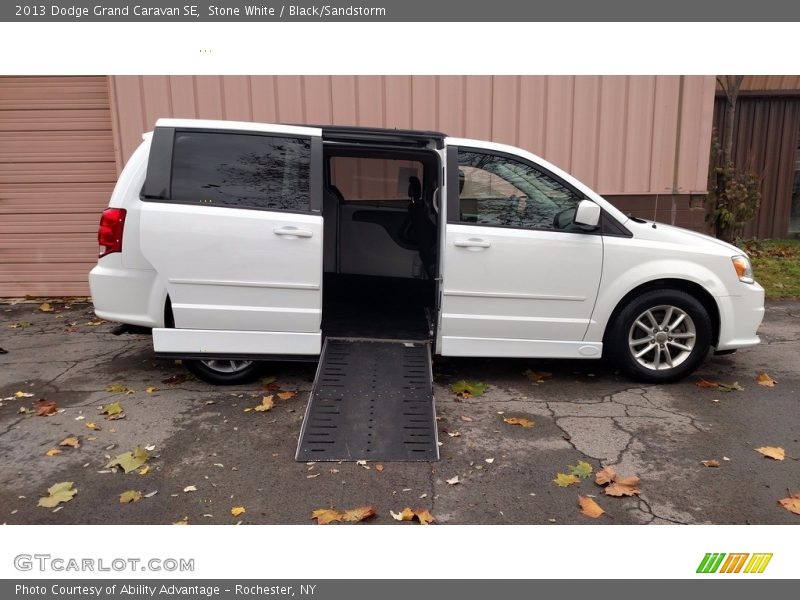 Stone White / Black/Sandstorm 2013 Dodge Grand Caravan SE