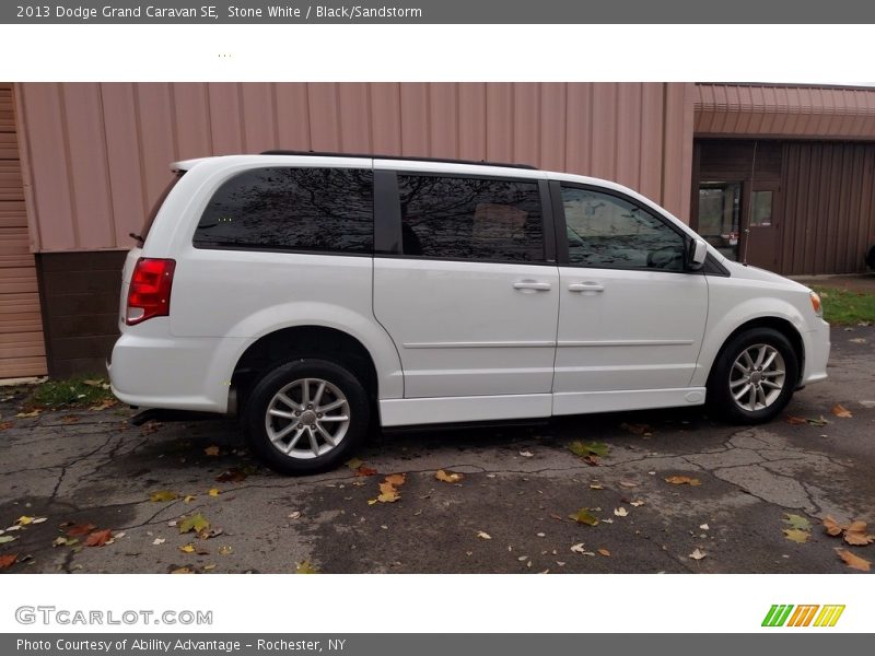 Stone White / Black/Sandstorm 2013 Dodge Grand Caravan SE
