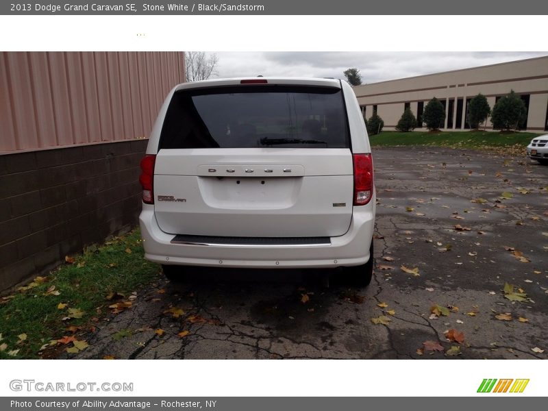 Stone White / Black/Sandstorm 2013 Dodge Grand Caravan SE