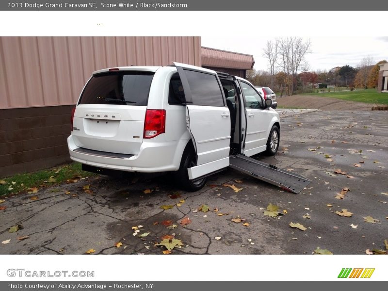 Stone White / Black/Sandstorm 2013 Dodge Grand Caravan SE