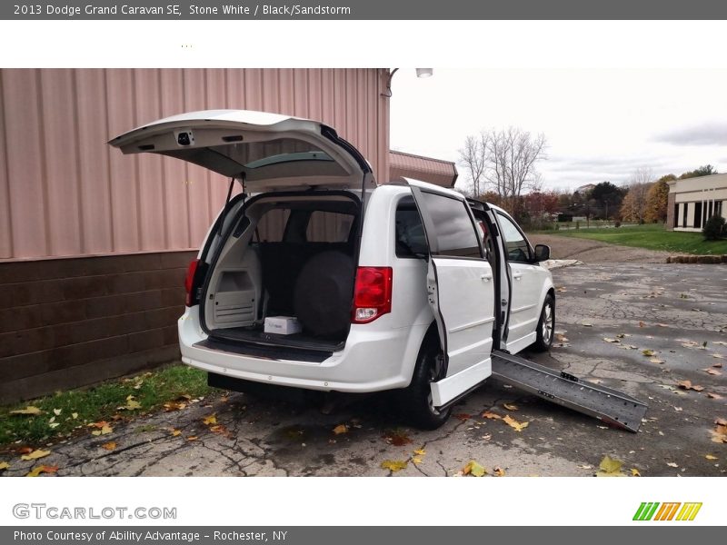 Stone White / Black/Sandstorm 2013 Dodge Grand Caravan SE