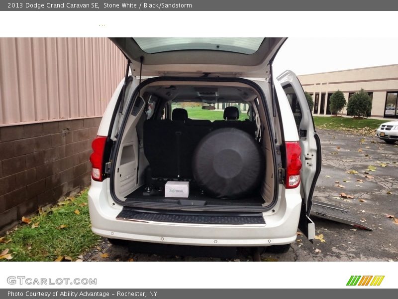 Stone White / Black/Sandstorm 2013 Dodge Grand Caravan SE