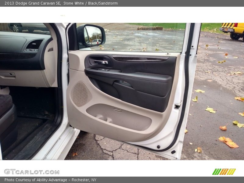 Stone White / Black/Sandstorm 2013 Dodge Grand Caravan SE