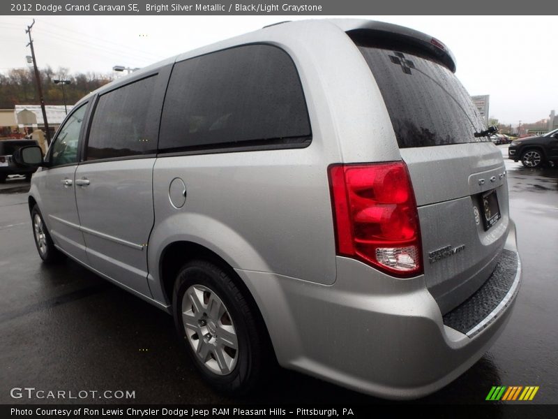 Bright Silver Metallic / Black/Light Graystone 2012 Dodge Grand Caravan SE
