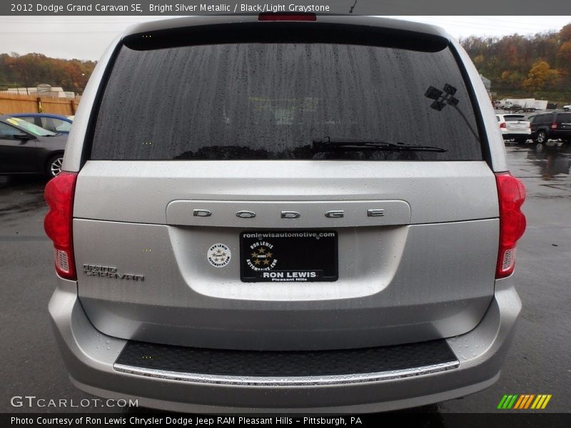 Bright Silver Metallic / Black/Light Graystone 2012 Dodge Grand Caravan SE