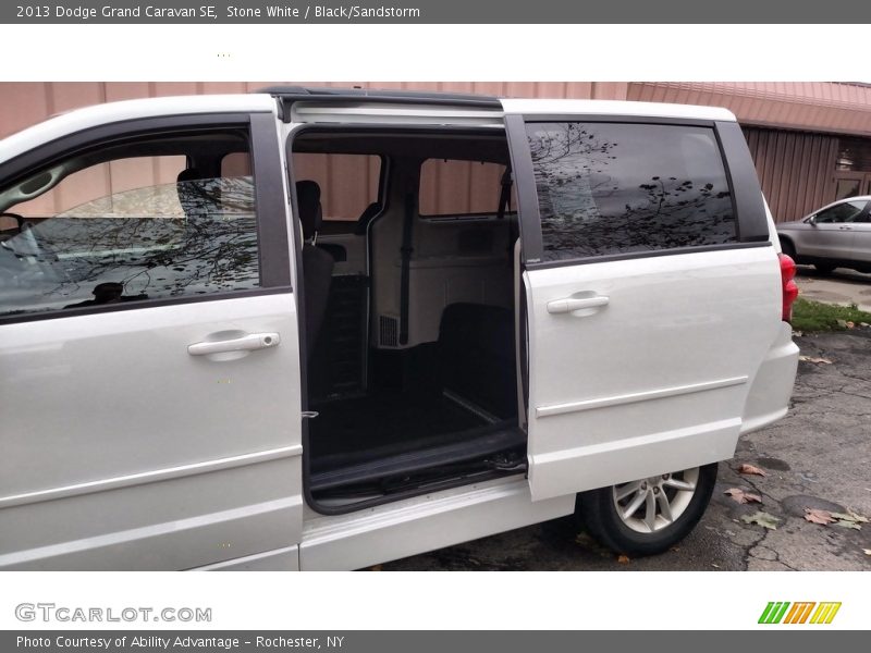 Stone White / Black/Sandstorm 2013 Dodge Grand Caravan SE