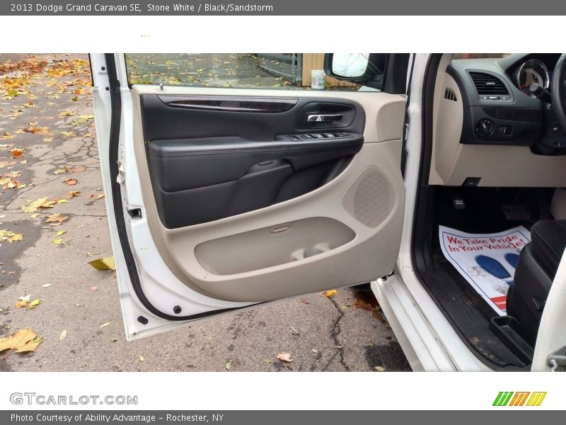 Stone White / Black/Sandstorm 2013 Dodge Grand Caravan SE