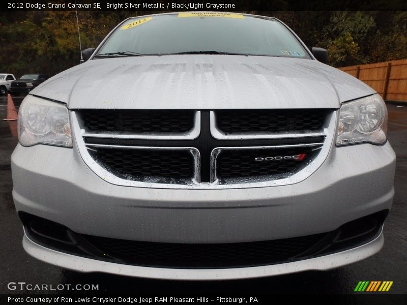 Bright Silver Metallic / Black/Light Graystone 2012 Dodge Grand Caravan SE
