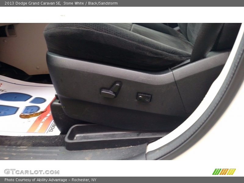 Stone White / Black/Sandstorm 2013 Dodge Grand Caravan SE