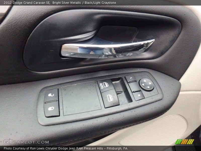 Bright Silver Metallic / Black/Light Graystone 2012 Dodge Grand Caravan SE