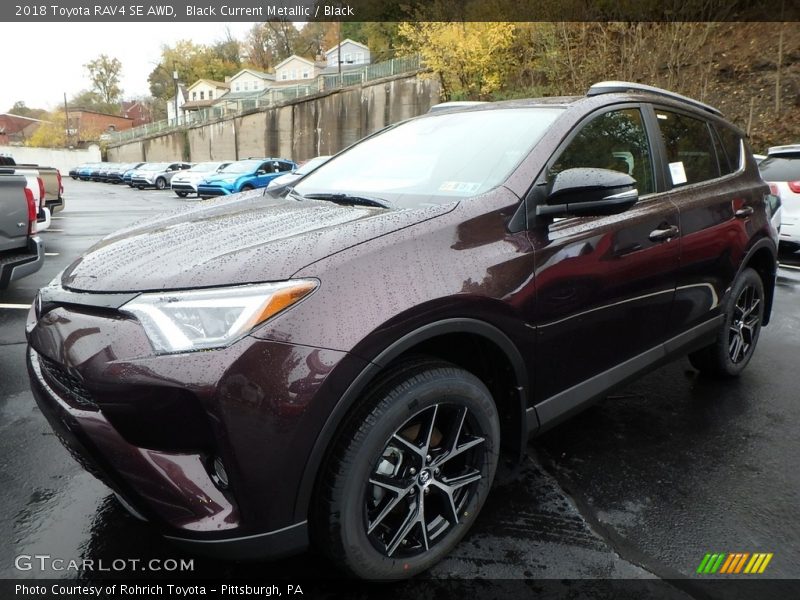 Front 3/4 View of 2018 RAV4 SE AWD
