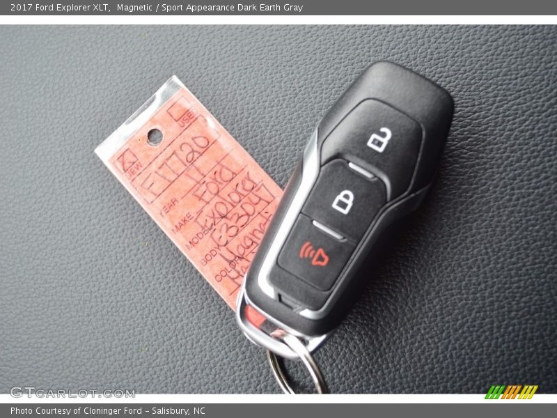 Magnetic / Sport Appearance Dark Earth Gray 2017 Ford Explorer XLT