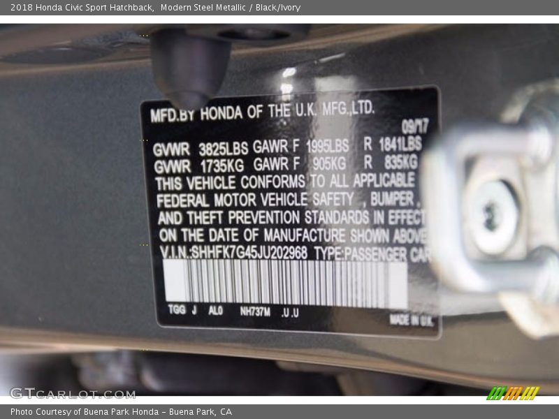 Modern Steel Metallic / Black/Ivory 2018 Honda Civic Sport Hatchback