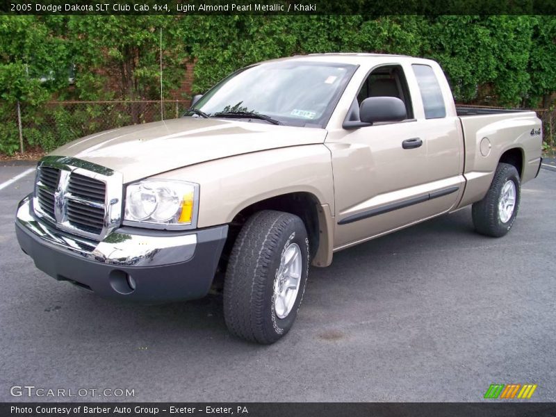 Light Almond Pearl Metallic / Khaki 2005 Dodge Dakota SLT Club Cab 4x4