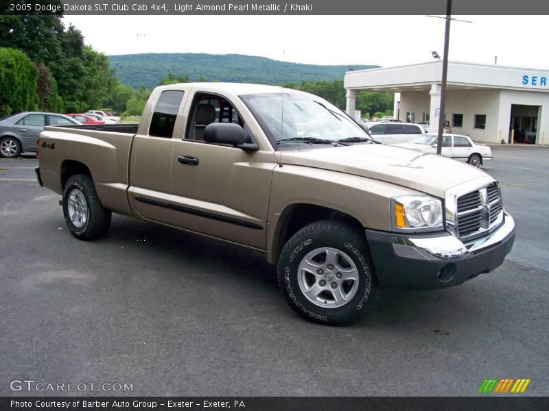 Light Almond Pearl Metallic / Khaki 2005 Dodge Dakota SLT Club Cab 4x4