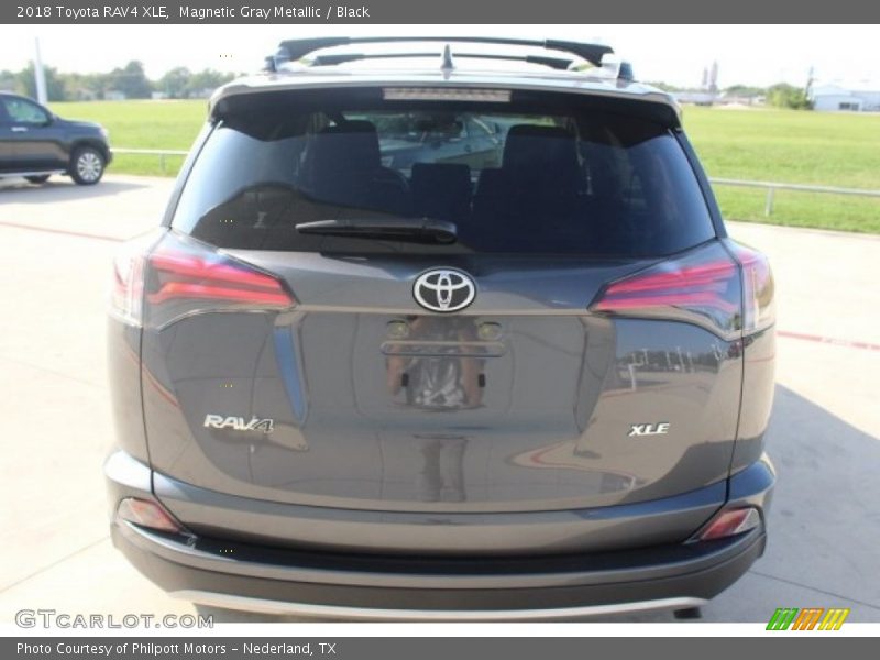 Magnetic Gray Metallic / Black 2018 Toyota RAV4 XLE