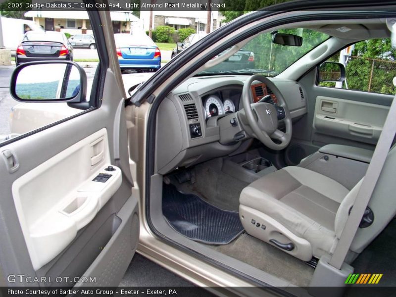 Light Almond Pearl Metallic / Khaki 2005 Dodge Dakota SLT Club Cab 4x4