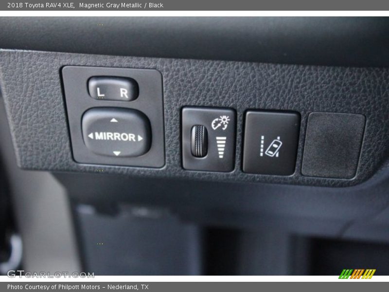 Magnetic Gray Metallic / Black 2018 Toyota RAV4 XLE