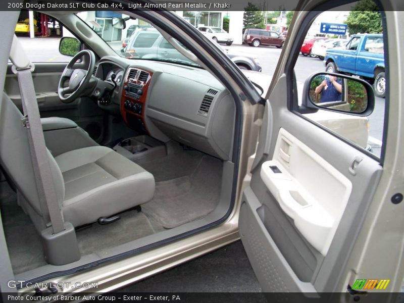Light Almond Pearl Metallic / Khaki 2005 Dodge Dakota SLT Club Cab 4x4