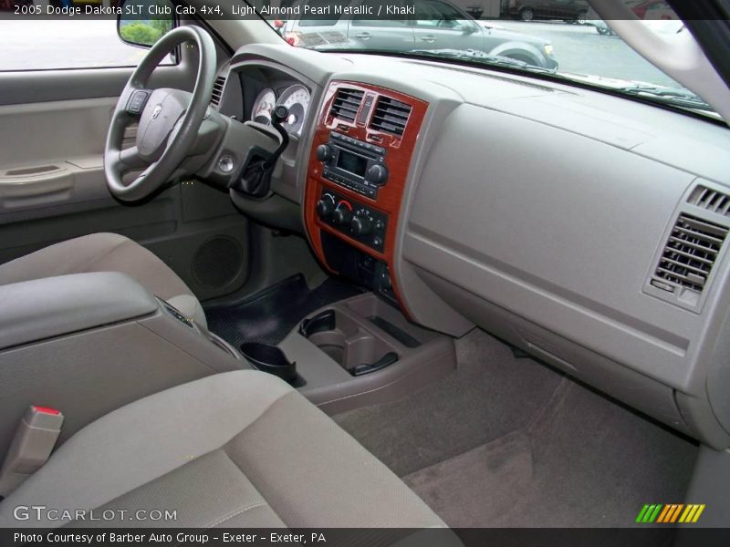 Light Almond Pearl Metallic / Khaki 2005 Dodge Dakota SLT Club Cab 4x4
