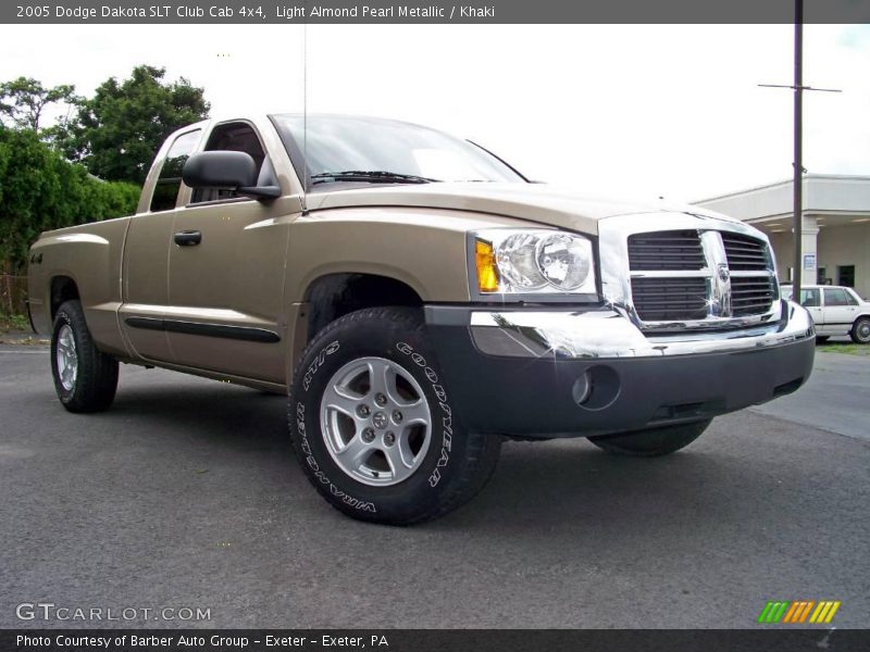 Light Almond Pearl Metallic / Khaki 2005 Dodge Dakota SLT Club Cab 4x4