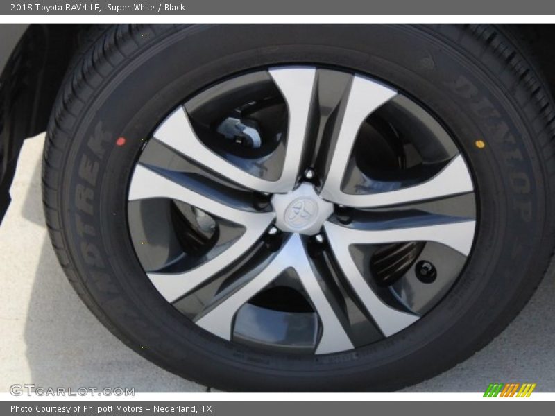 Super White / Black 2018 Toyota RAV4 LE