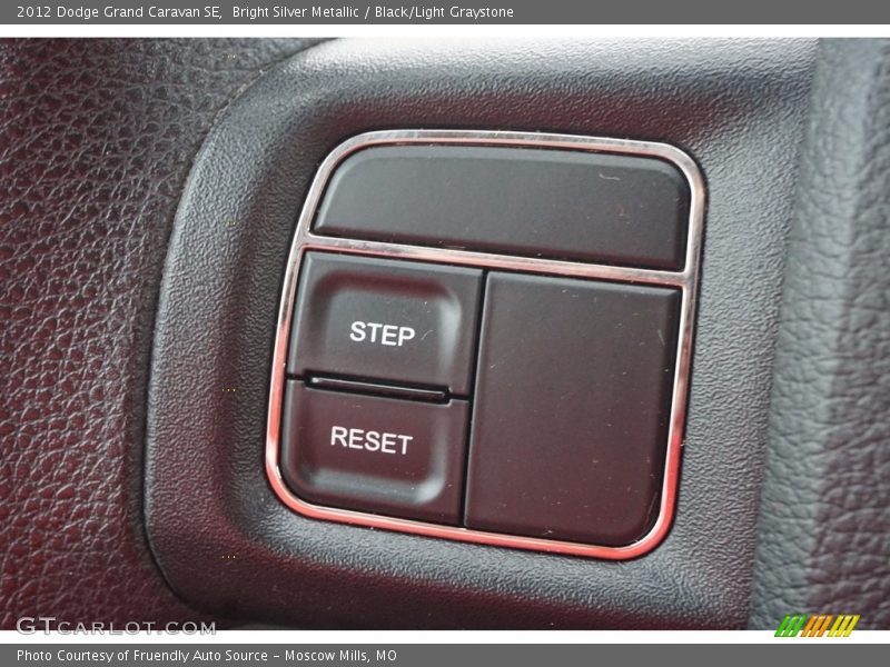 Bright Silver Metallic / Black/Light Graystone 2012 Dodge Grand Caravan SE