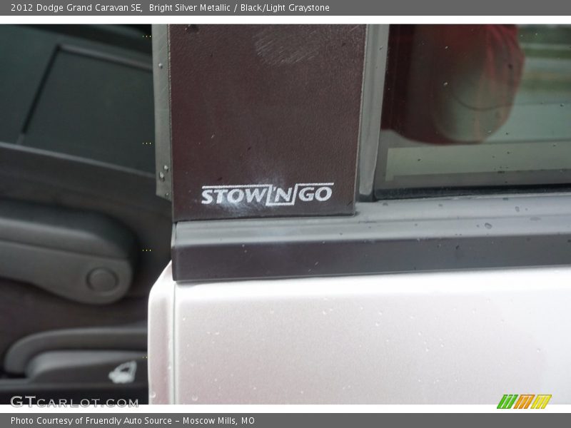 Bright Silver Metallic / Black/Light Graystone 2012 Dodge Grand Caravan SE