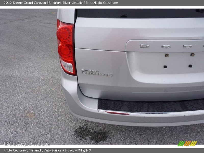 Bright Silver Metallic / Black/Light Graystone 2012 Dodge Grand Caravan SE