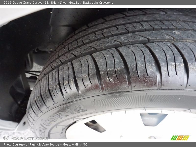 Bright Silver Metallic / Black/Light Graystone 2012 Dodge Grand Caravan SE
