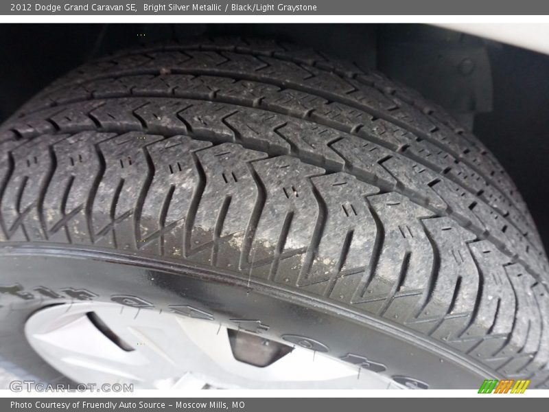 Bright Silver Metallic / Black/Light Graystone 2012 Dodge Grand Caravan SE
