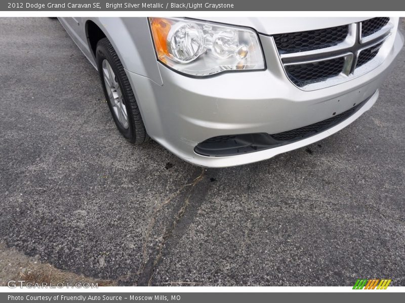 Bright Silver Metallic / Black/Light Graystone 2012 Dodge Grand Caravan SE