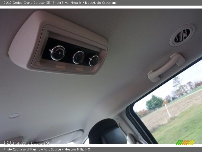 Bright Silver Metallic / Black/Light Graystone 2012 Dodge Grand Caravan SE