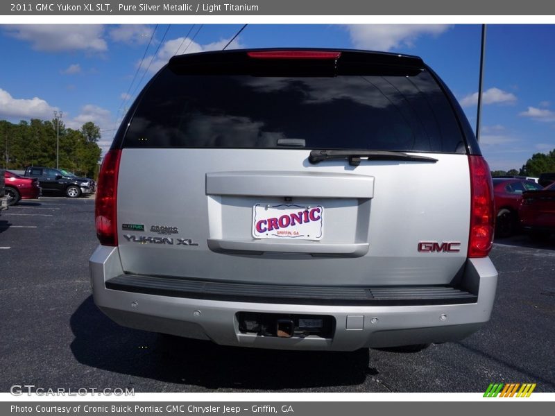 Pure Silver Metallic / Light Titanium 2011 GMC Yukon XL SLT