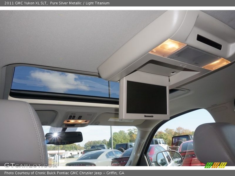 Pure Silver Metallic / Light Titanium 2011 GMC Yukon XL SLT
