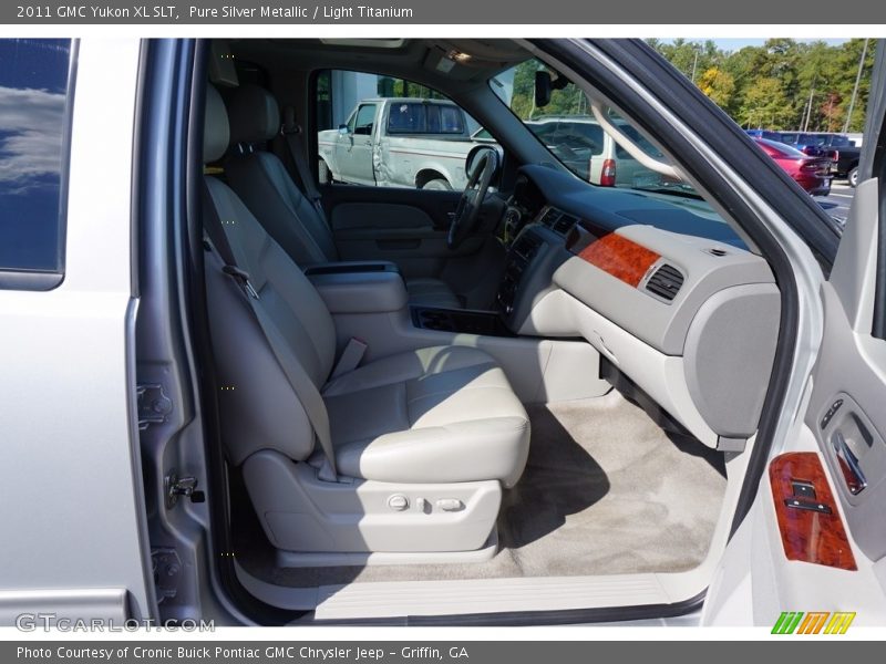 Pure Silver Metallic / Light Titanium 2011 GMC Yukon XL SLT